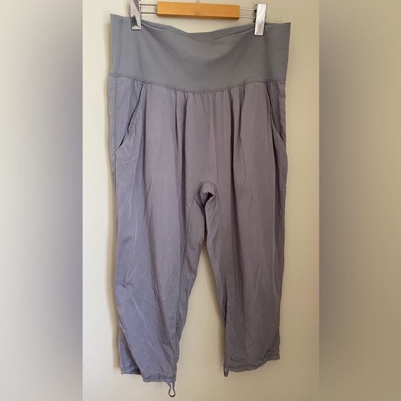 Lululemon Post Power Crop Fossil Grey Size 8 Gorpcore Lagenlook - Picture 2 of 14